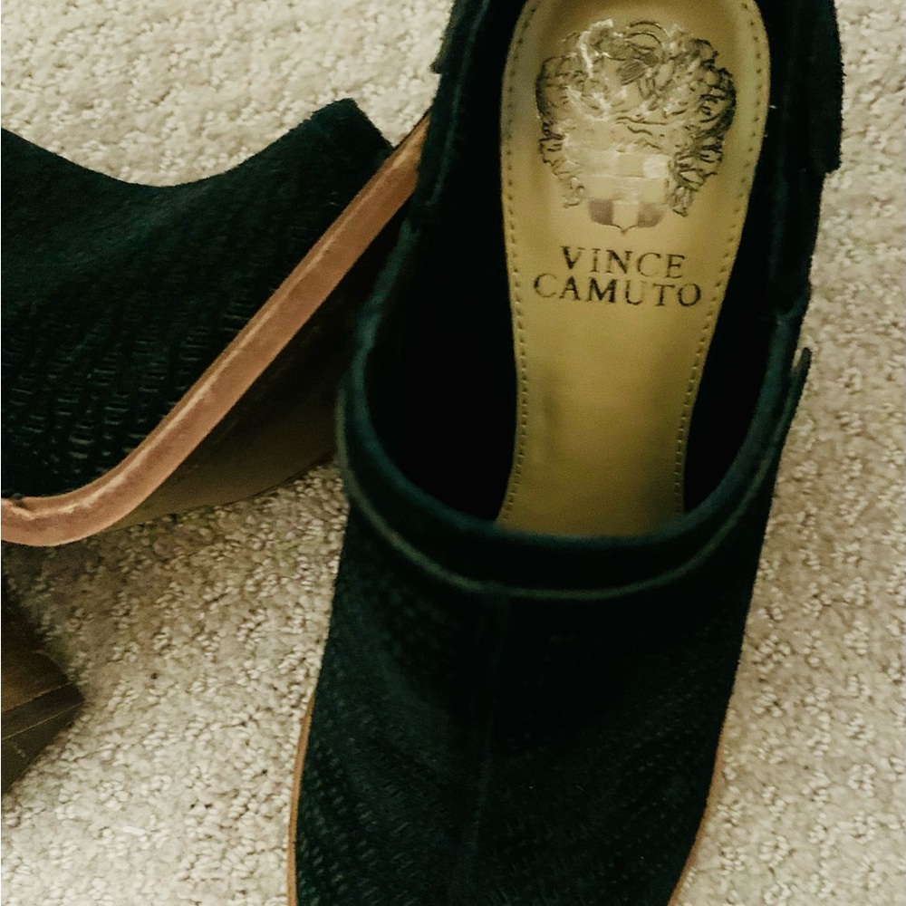 Black suede Vince Camuto block heel peel toe - Picture 3 of 3